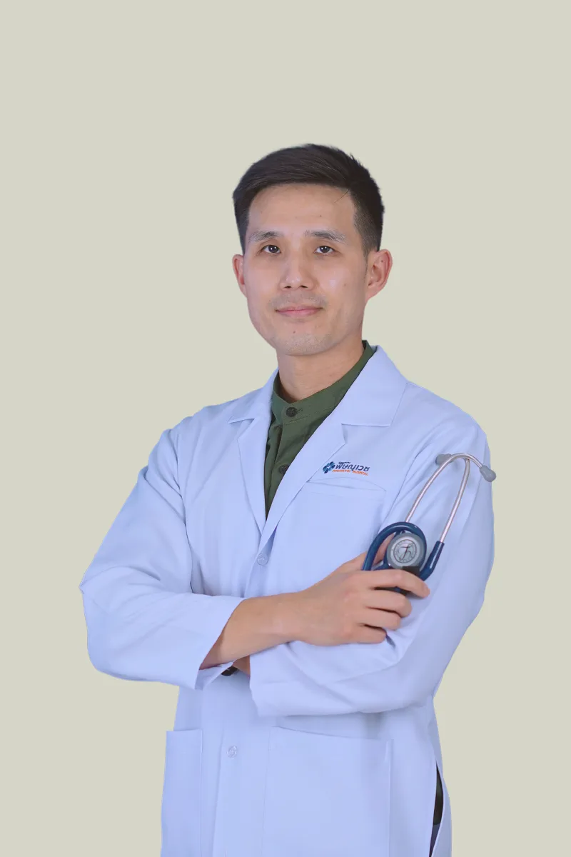 นพ. พีรุตม์  ศิวเวทพิกุล